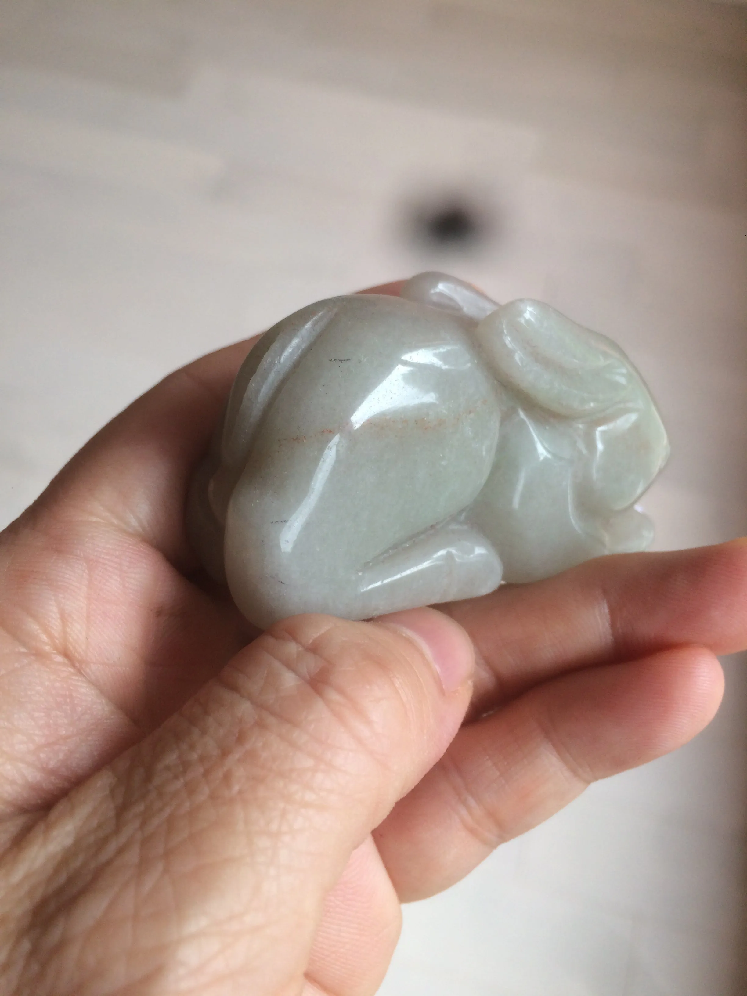100% Natural light green/gray/black 3D bunny Quartzite Shetaicui Jade worry stone/desk decor with chain XY94