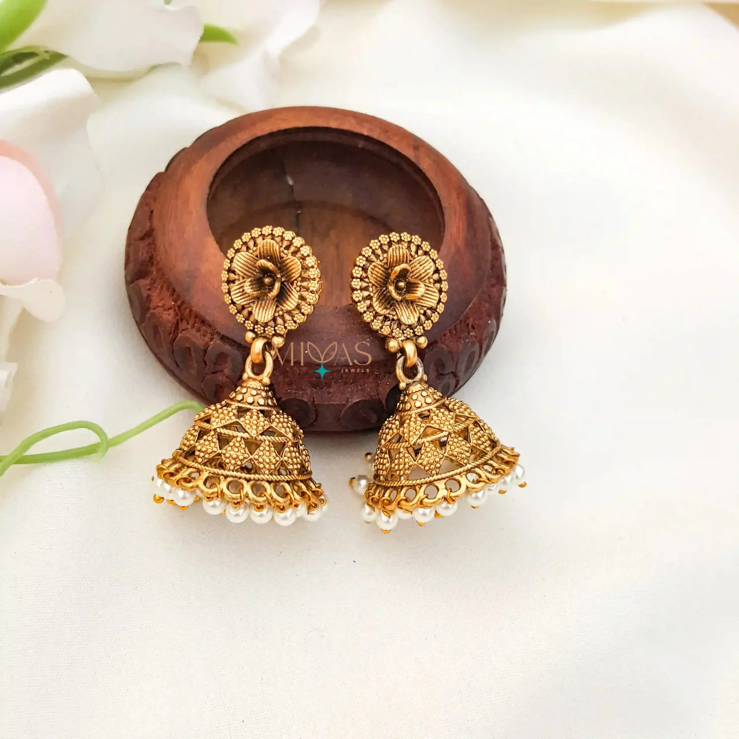 Elaborately Carved And Crafted Ganesha Necklace With Pearl