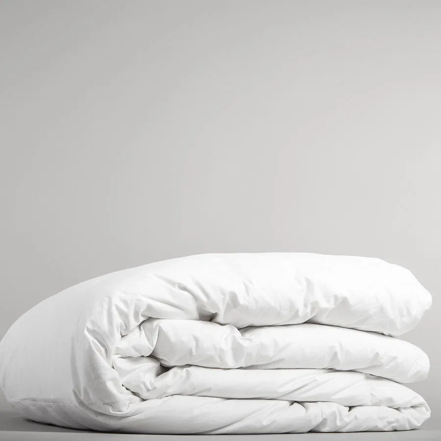 Exquisite Hotel Collection Classic Down Comforter / Twin Size