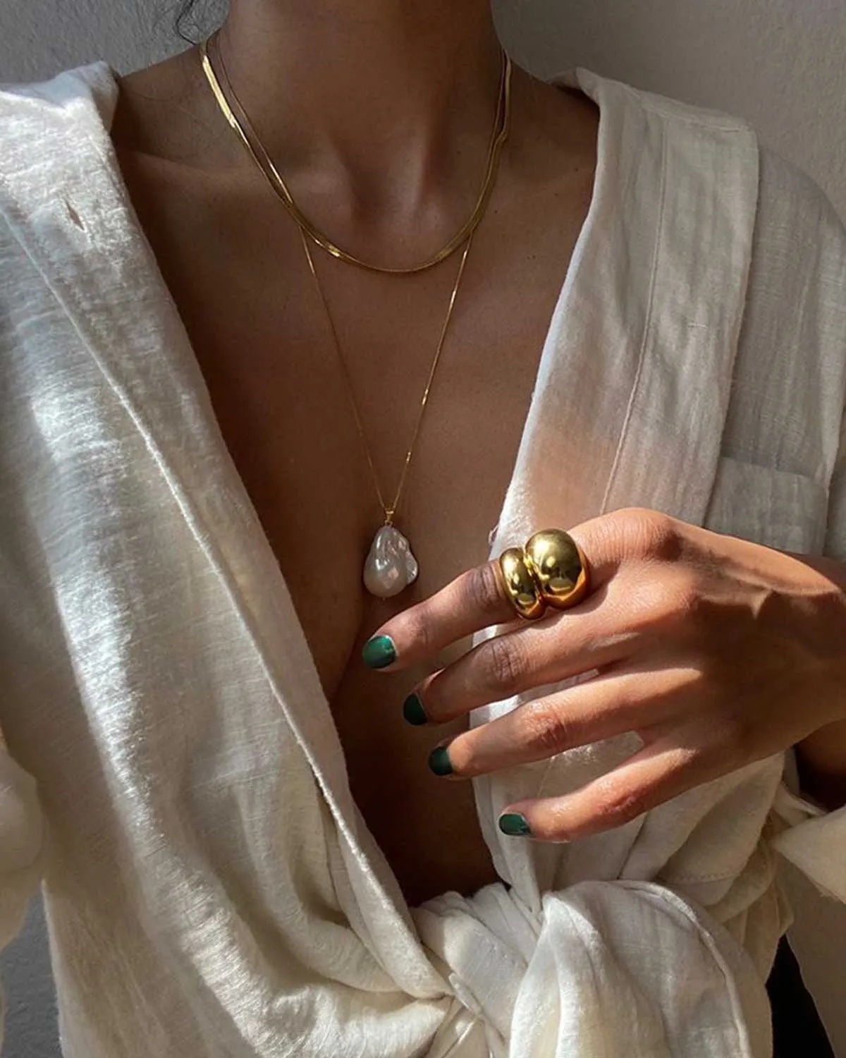 FLOATING PEARL NECKLACE