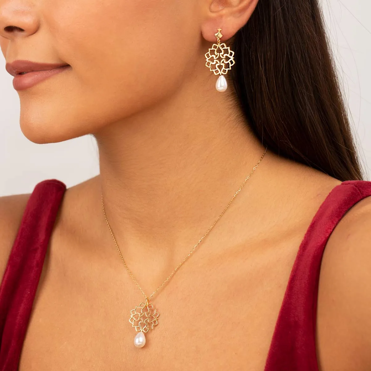Flower and Drop Pearl Chain Necklace
