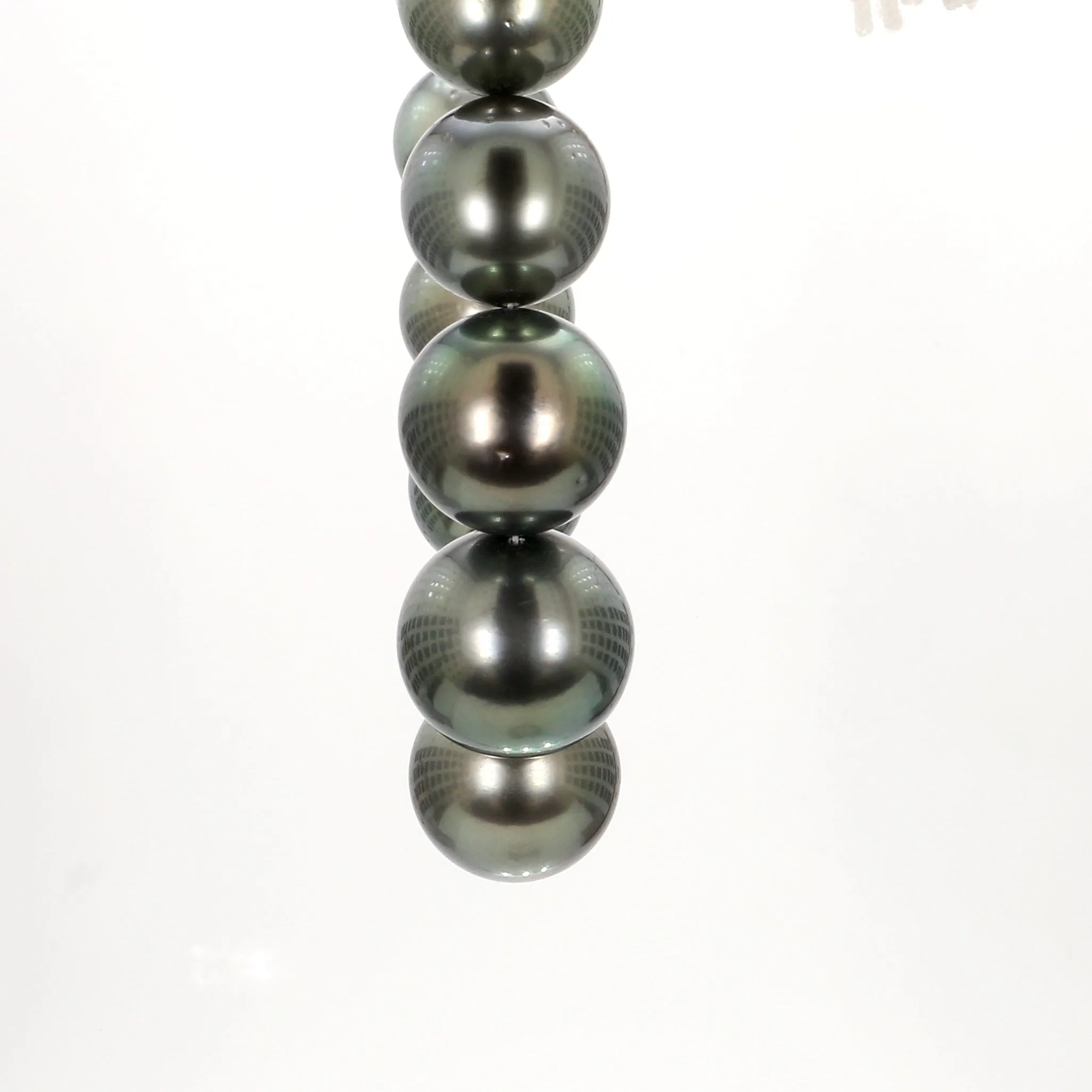 Stunning Tahitian Pearl Necklace 13-17mm