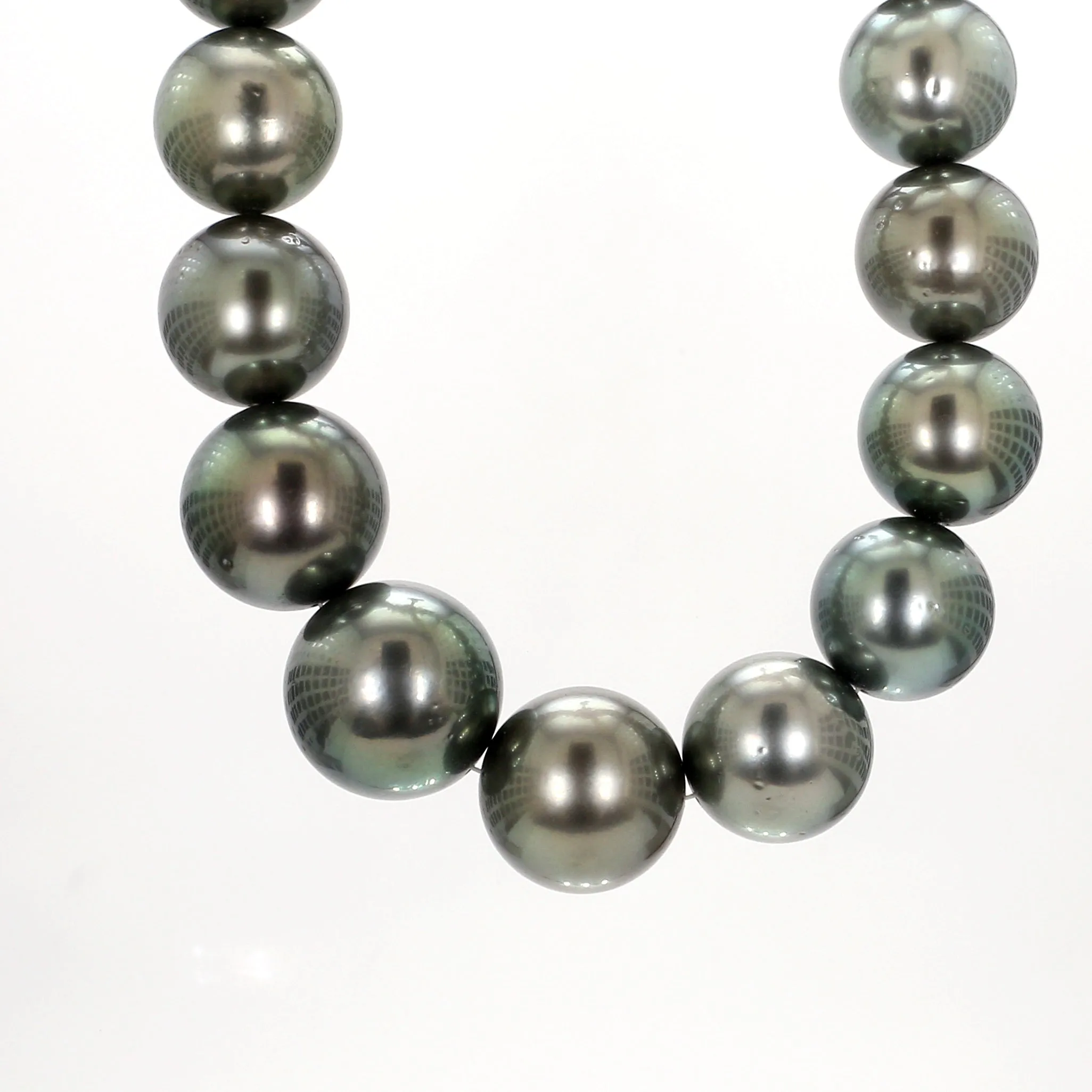 Stunning Tahitian Pearl Necklace 13-17mm