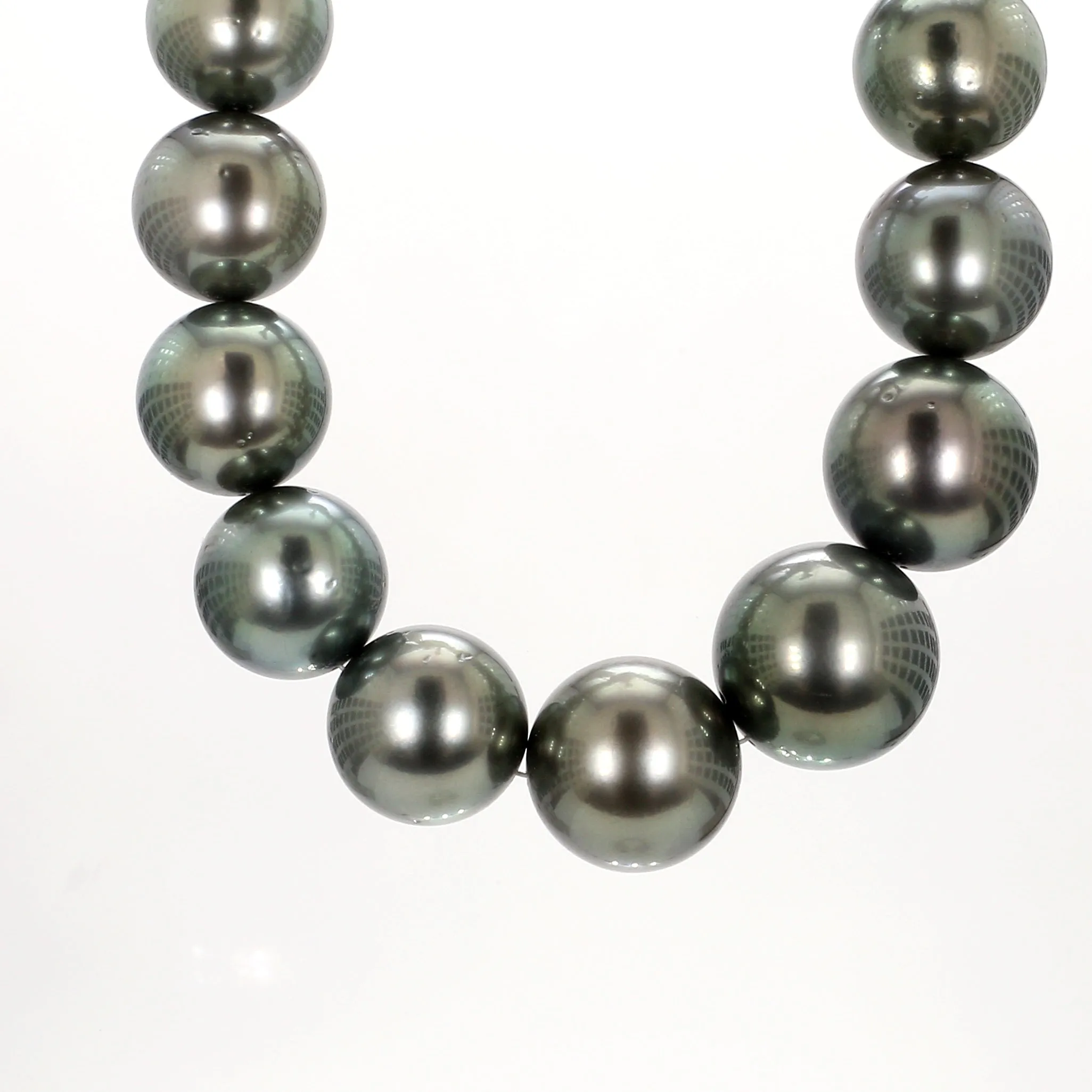 Stunning Tahitian Pearl Necklace 13-17mm